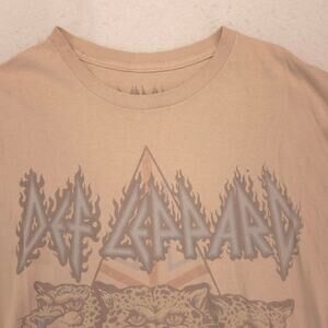 Def Leppard Band Graphic Crew Neck T Shirt Adult Mens Size Medium M Tan